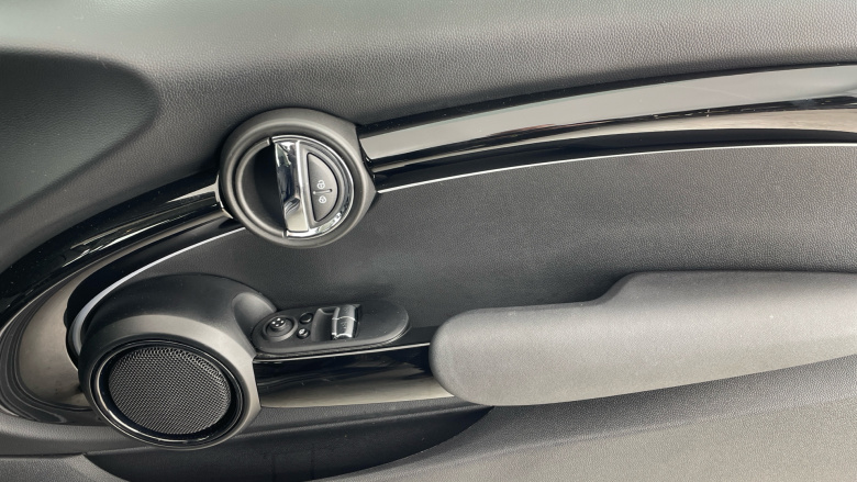 MINI Hatchback 1.5 Cooper Classic 3dr Auto Petrol Hatchback